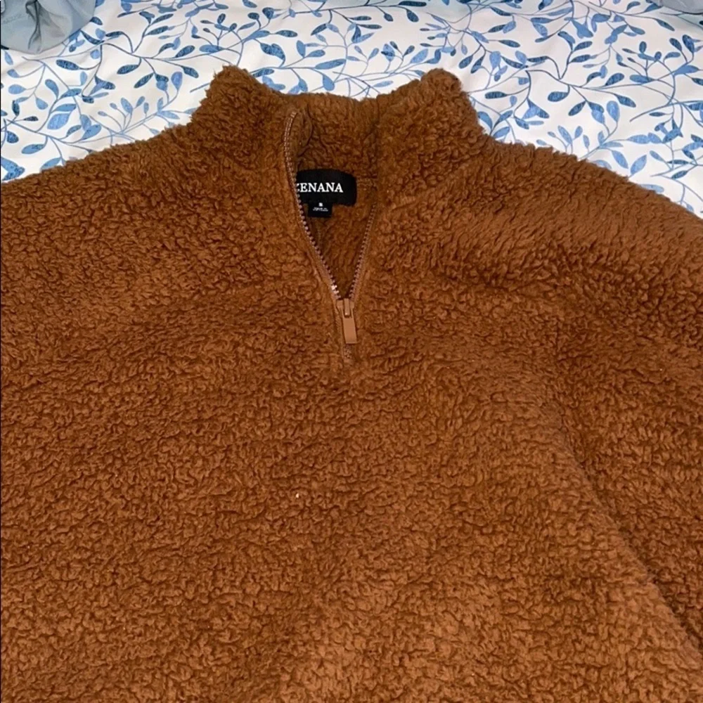 S brown Teddy bear material cropped sweater